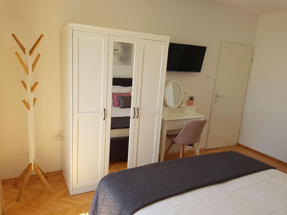 פודגורה Apartments Gaston מראה חיצוני תמונה
