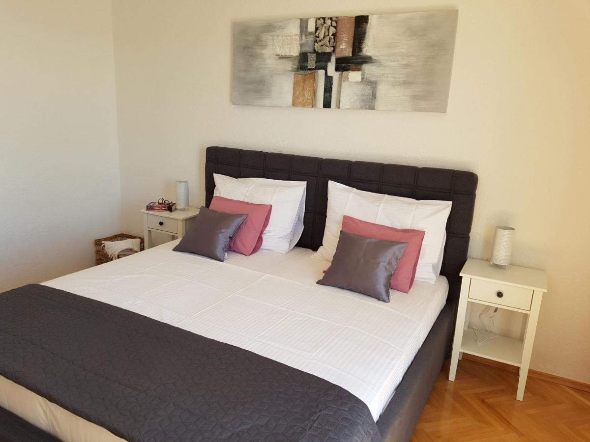 פודגורה Apartments Gaston מראה חיצוני תמונה