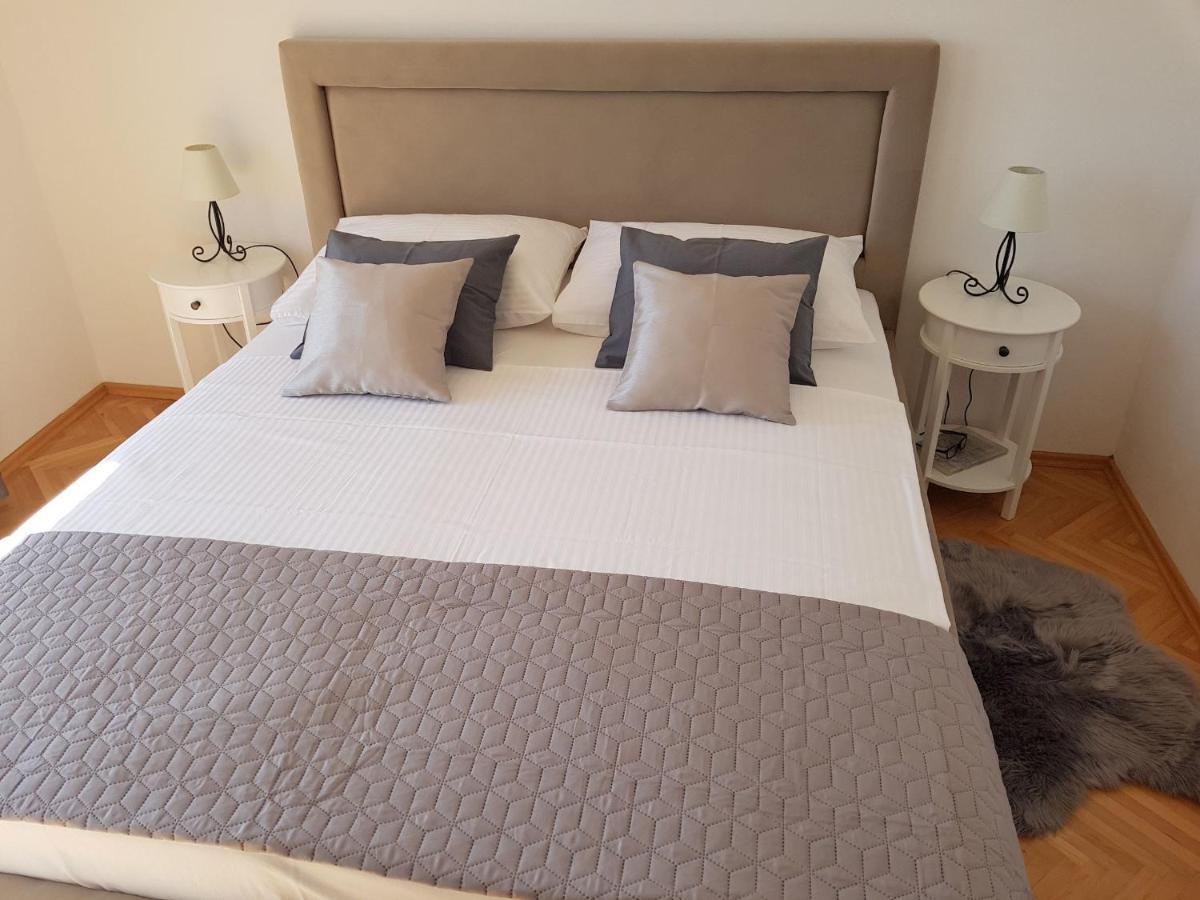 פודגורה Apartments Gaston מראה חיצוני תמונה