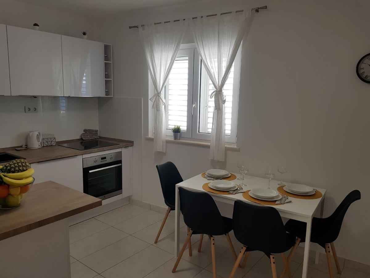 פודגורה Apartments Gaston מראה חיצוני תמונה