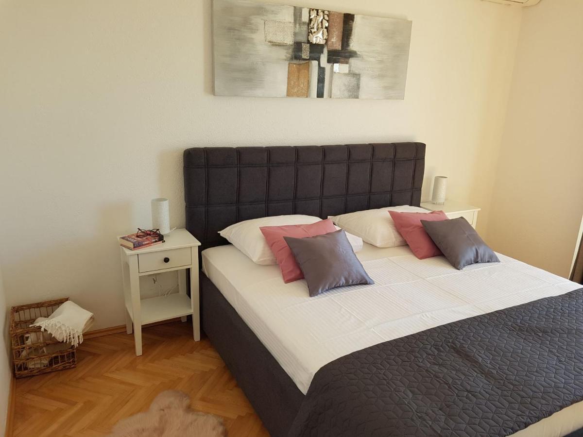 פודגורה Apartments Gaston מראה חיצוני תמונה