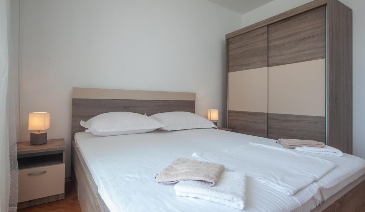 פודגורה Apartments Gaston מראה חיצוני תמונה